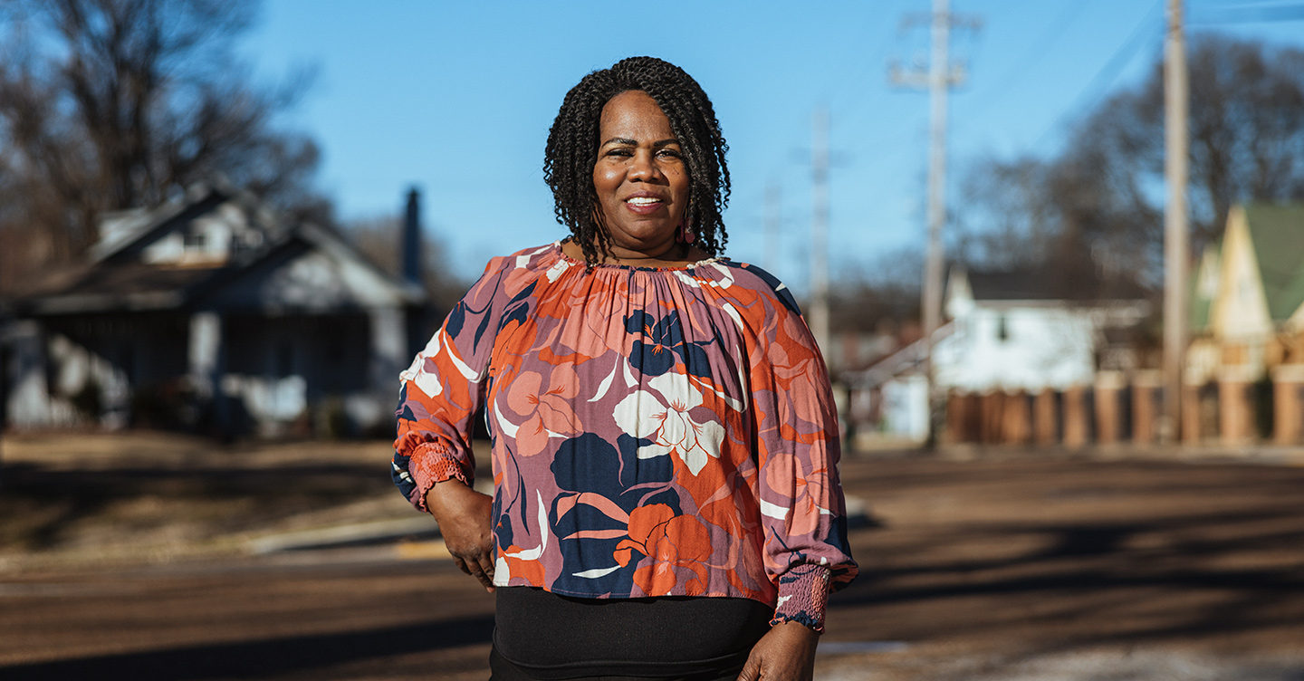 Picture of smiling UPS employee Karen Johnson