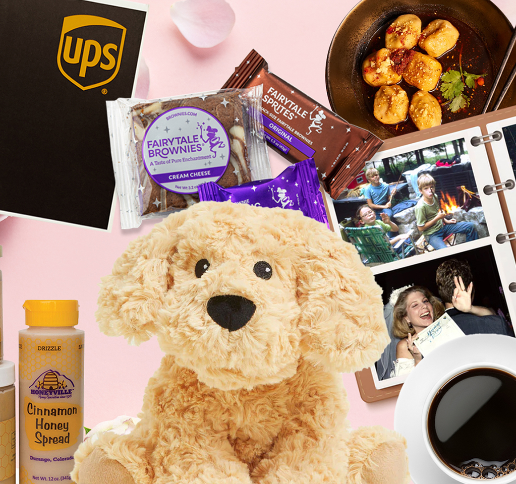 Uma colagem com uma caixa da UPS, lanches, um ursinho de pelúcia, uma xícara de café, potes de mel e um álbum de fotos aberto
