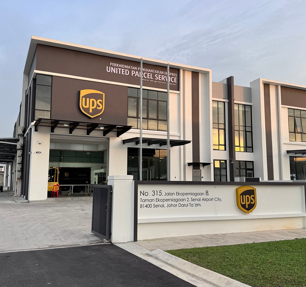 Una foto exterior de las nuevas instalaciones de UPS en Johor, Malasia, que ofrece horas de entrega al día siguiente y en dos días