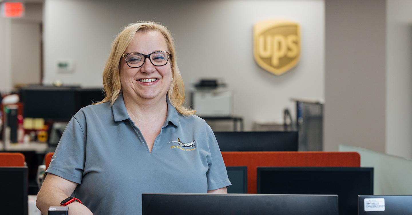 Entorno de oficina con la marca UPS visible