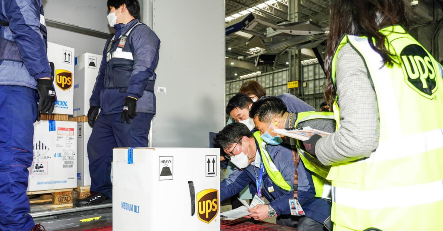 equipo de UPS vacunas a Corea Sur