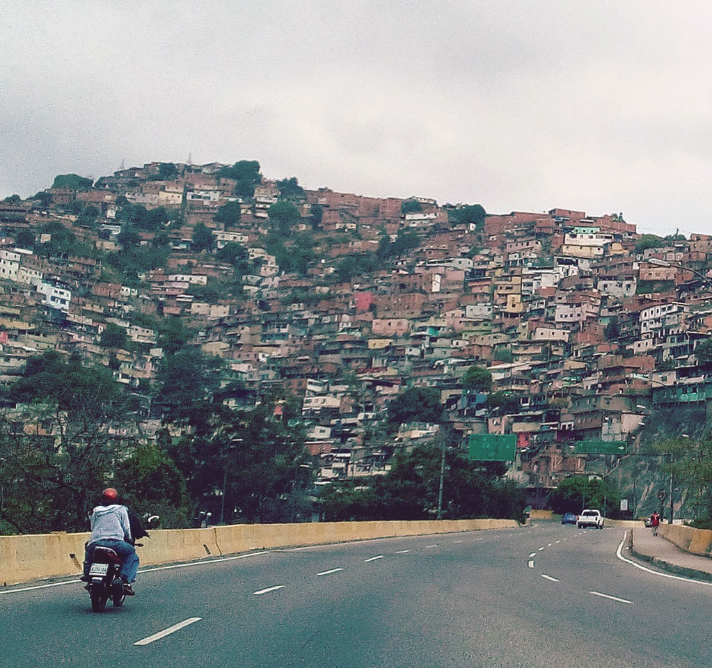 UPS çalışanlarının azmi evlerini terk eden Venezüellalıların gıdaya ulaşmasına yardımcı oldu
