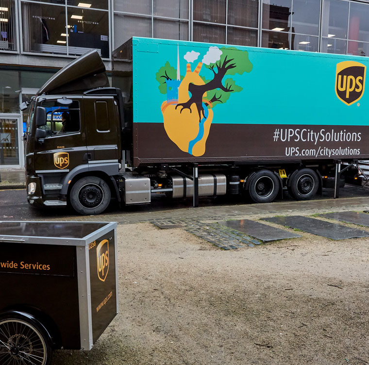 智能，永續發展解決方案幫助 UPS 的遞送服務